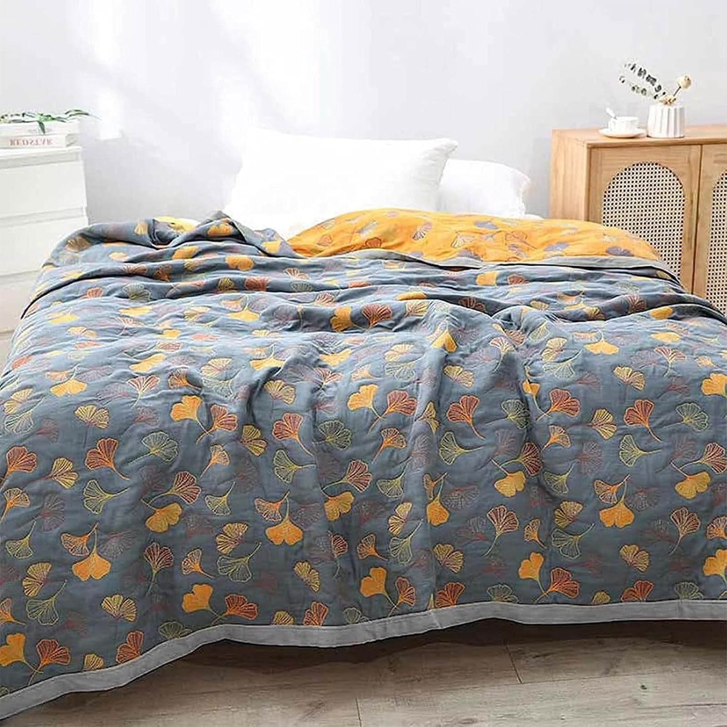 Cotton Throw Blanket with Ginkgo Leaf Pattern