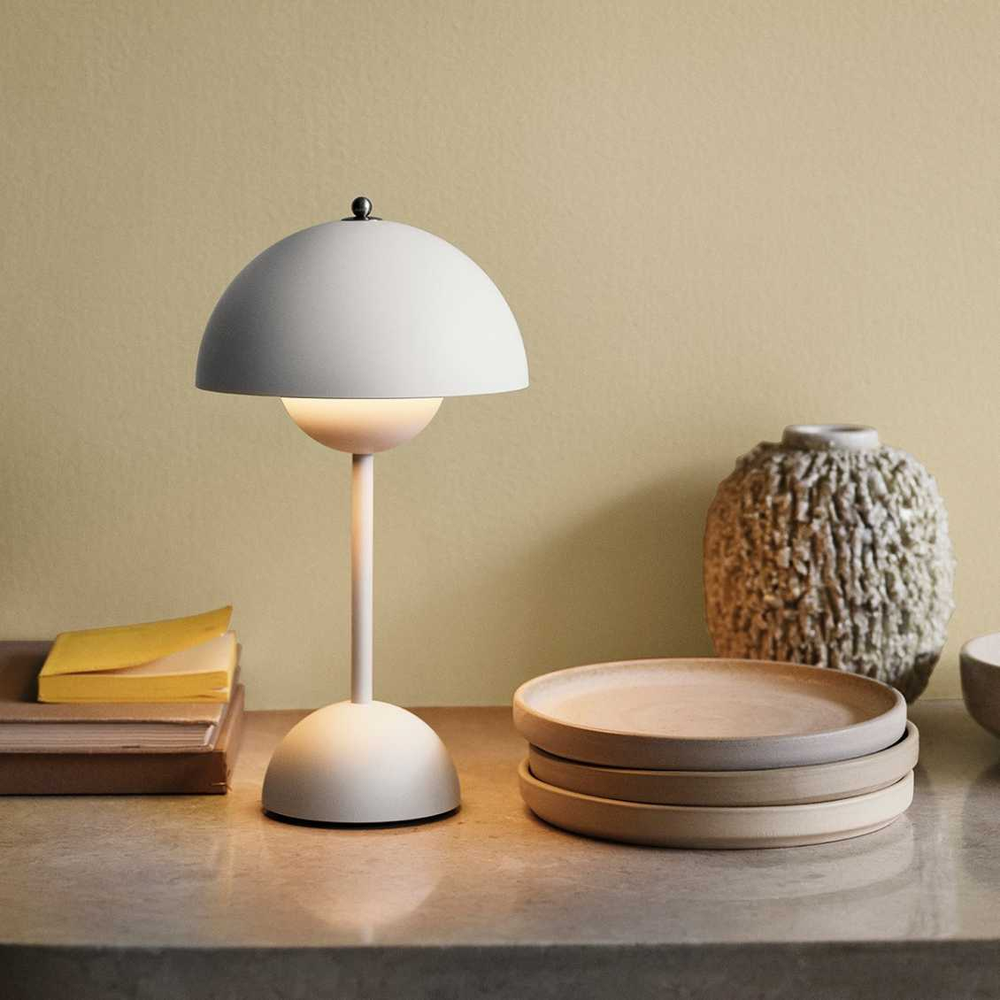 Retro Mushroom Table Lamp with Warm LED Glow