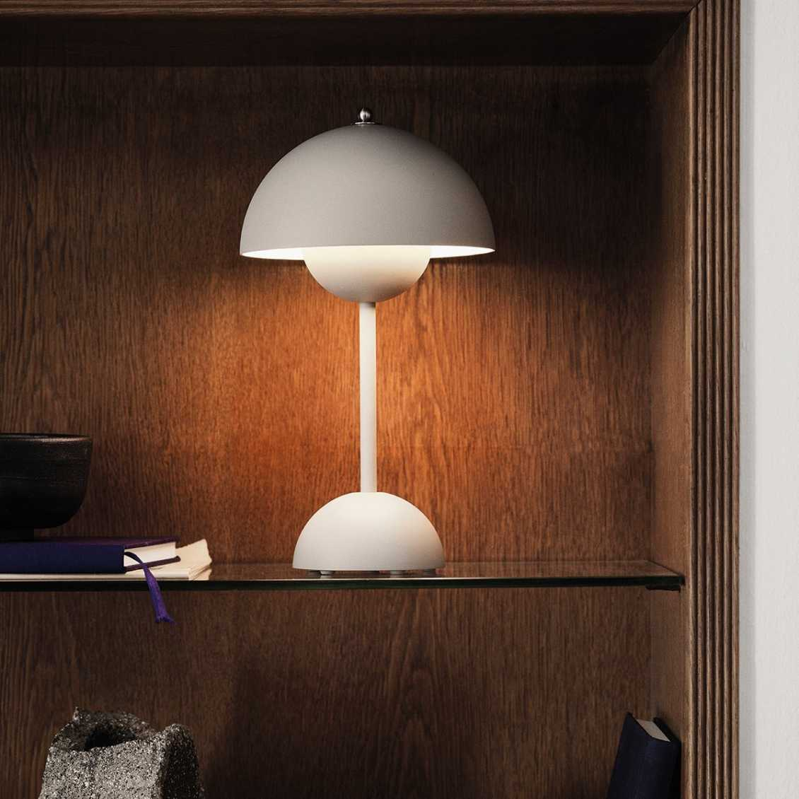 Retro Mushroom Table Lamp with Warm LED Glow