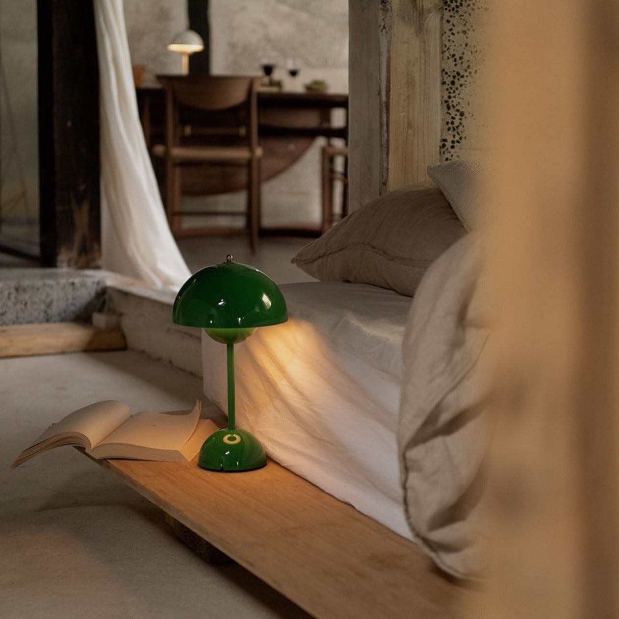 Retro Mushroom Table Lamp with Warm LED Glow