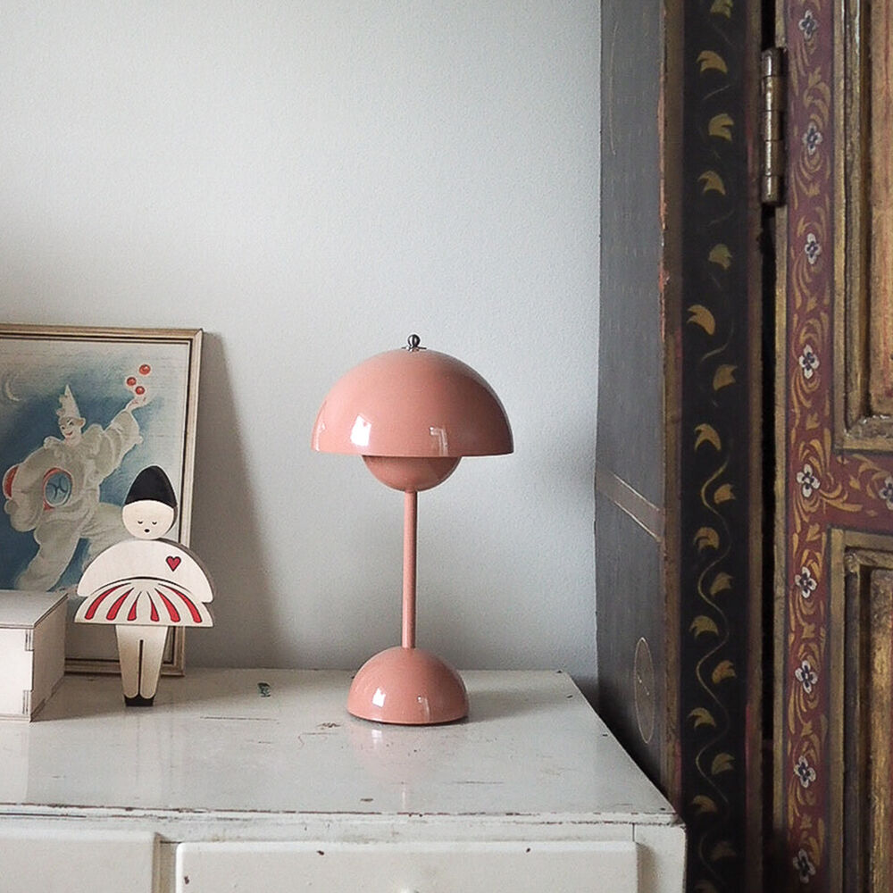 Retro Mushroom Table Lamp with Warm LED Glow