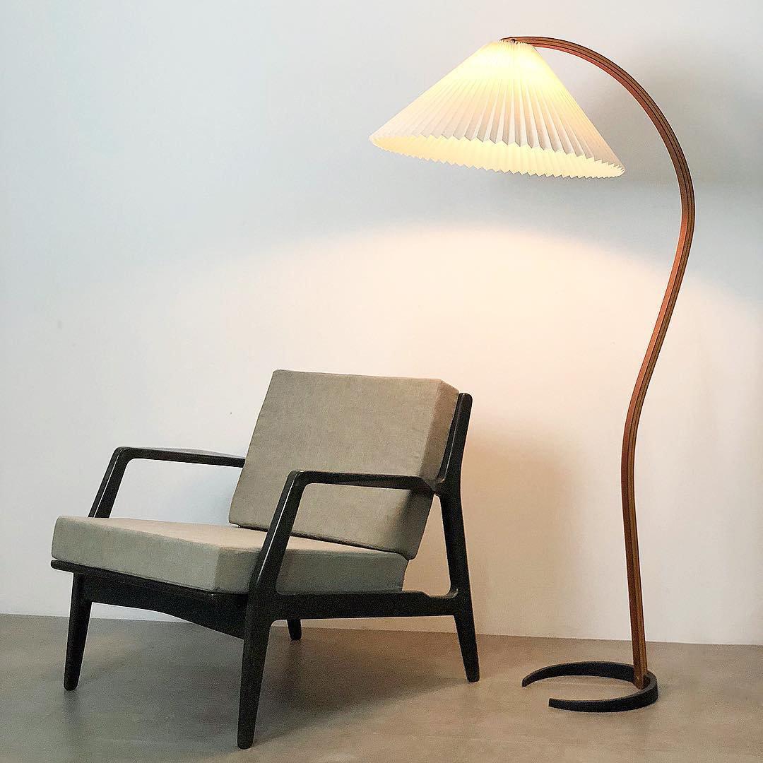 Scandinavian Curved Floor Lamp with Linen Shade